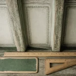 Plafond francaise : solives en bois et entrevous, repères de lumière